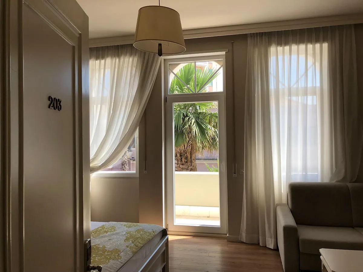 Amfiteatri Boutique Hotel location
